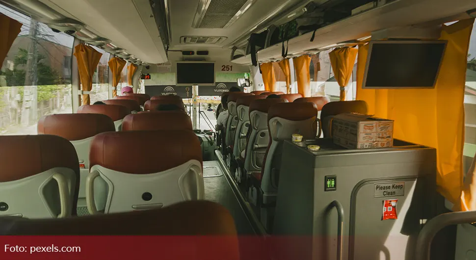 Autobus pun djece se sudario sa kamionom: Ima mrtvih i povrijeđenih